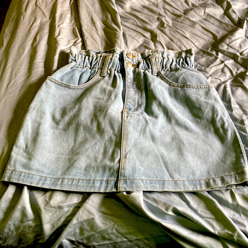 Skirt it’s light blue it’s size large it’s from rue 21